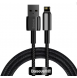 Kabel för laddningsenheter med en Lightning -kontakt från USB -kontakten på en laddare eller bärbar dator.