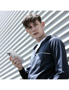 Genomskinligt och väldigt stilrent skal till iPhone 13.