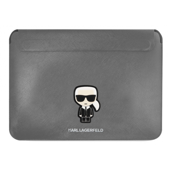 - Original av Karl Lagerfeld
- Omslag för 13/14" anteckningsbok
- Ren design
- Fin läderimitation med fin ådring