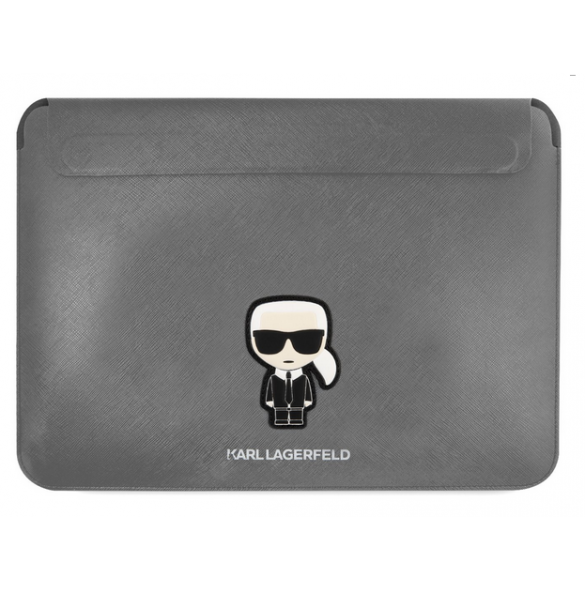 - Original av Karl Lagerfeld
- Omslag för 16" anteckningsbok
- Ren design
- Fin läderimitation med fin ådring