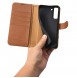 iCarer Haitang elegant skalfodral med flik och stativfunktion för Samsung Galaxy S22 - Brun - AKSM04BN