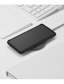 Svart och väldigt snyggt skydd till Samsung Galaxy S10.
