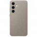 GP-FPS921HCA Samsung läderfodral till Galaxy S24 Taupe