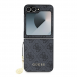Guess 4G berlockfodral till Samsung Galaxy Z Flip 6 Grå
