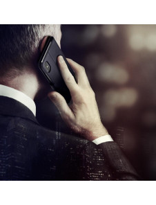 Din telefon kommer att skyddas av det här omslaget från Spigen.