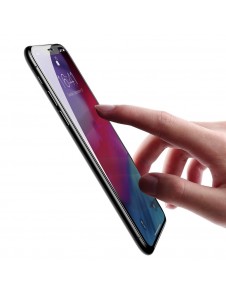 Skyddsglaset är tillräckligt tunt och kommer att hålla telefonen skärmen under hösten.