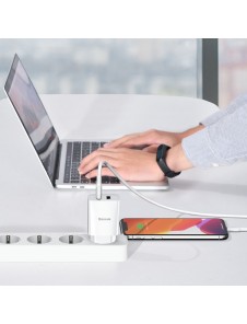 Total utgång av USB 1+ USB 2: DC 5V / 2.1A Max.