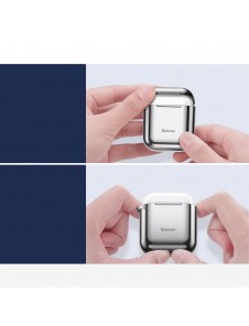 Tunna väggar och en blank metallisk beläggning gör detta fall väldigt elegant.