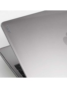 Translucensen bevaras originaldesign MacBook`a med en synlig logotyp