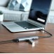 USB-hub-Ethernet-adaptern är i elegant Space Grey-färg, en perfekt matchare för din Mac.