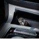Användbar digital display visar batteriets spänning och ström med frekvens.